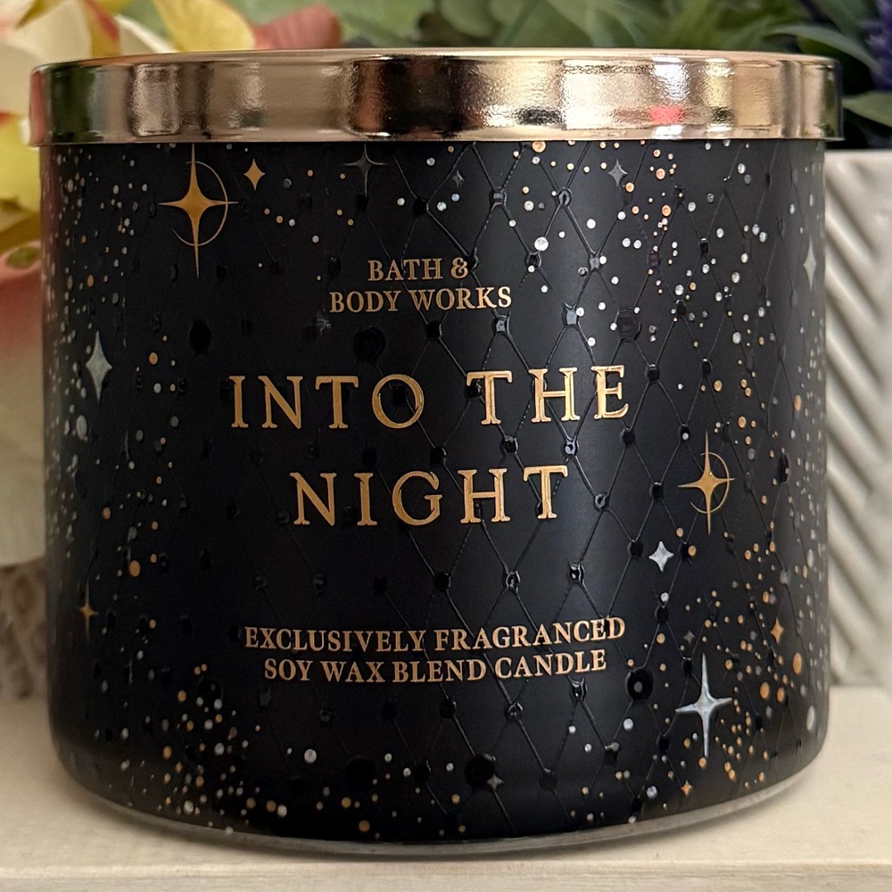 🆕💫 BATH & BODY WORKS “INTO THE NIGHT” 3-WICK CANDLE. BRAND NEW.